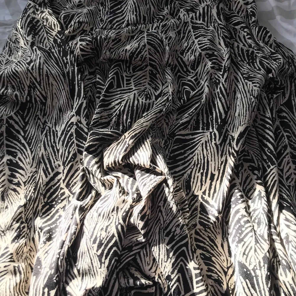 Stunning skirt wore once - Picture 2 of 5